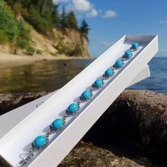 Bracelet with turquoises. Illustrative photo.