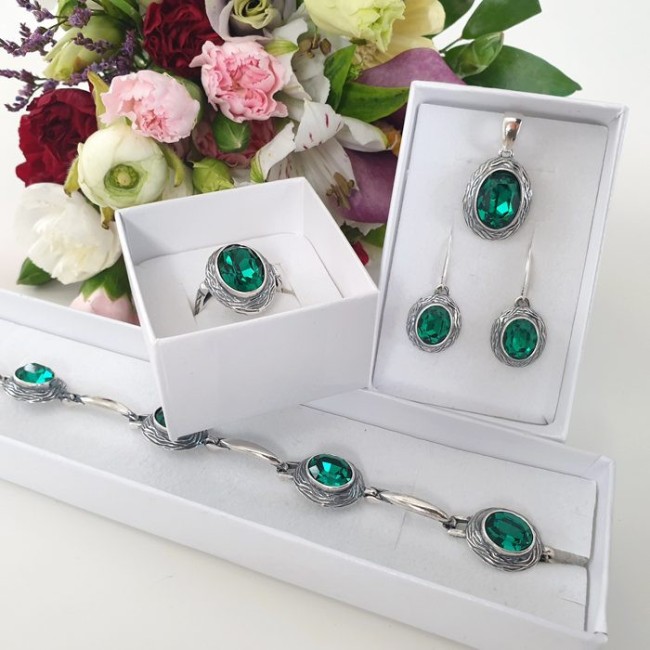 Silver set KPL 2117 decorated with crystals