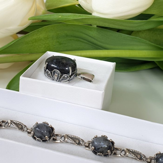 Silver pendant decorated with natural labradorite PK 2129 Polcarat Design