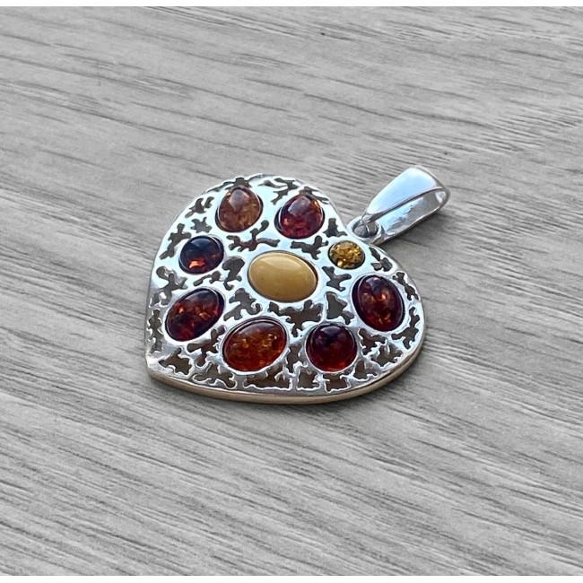 Silver pendant with amber W 1064