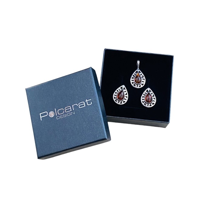 Elegant silver set with amber