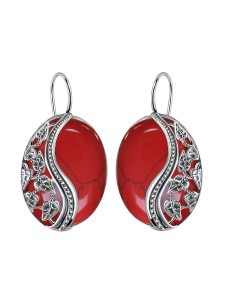 Earrings with corals on clasps made of 925 silver.