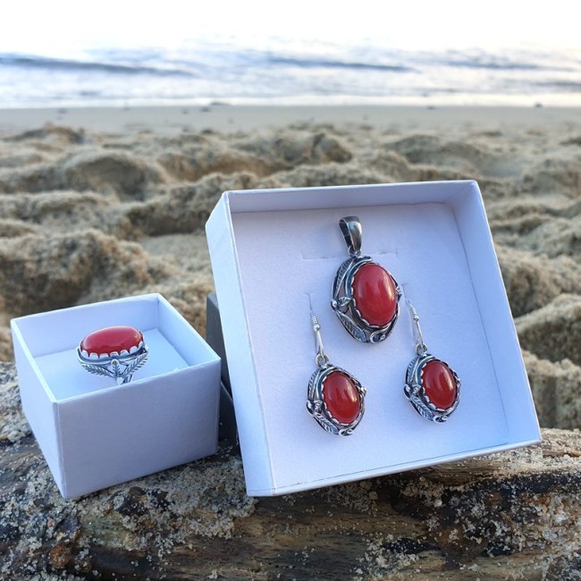 Silver pendant with cabochon. The largest selection of jewelry with natural stones at Polcarat Design.