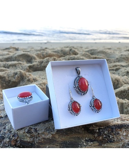 Silver pendant with cabochon. The largest selection of jewelry with natural stones at Polcarat Design.