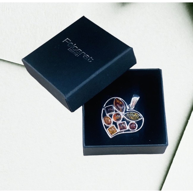 naturalne bałtyckie bursztyny w srebrnej oprawie o kształcie serca