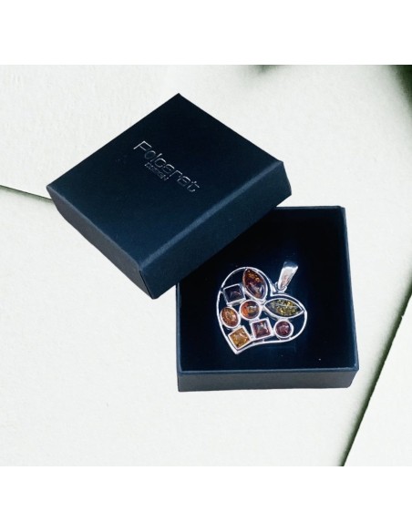 naturalne bałtyckie bursztyny w srebrnej oprawie o kształcie serca