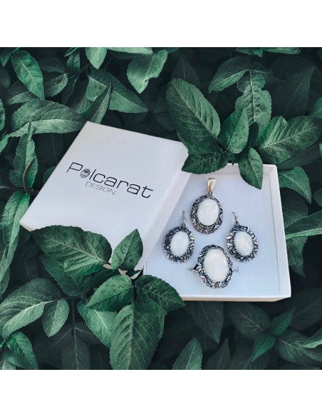 Silver ring with mother of pearl pk 2136 Polcarat Design. Silver ring with mother of pearl pk 2136 Polcarat Design.