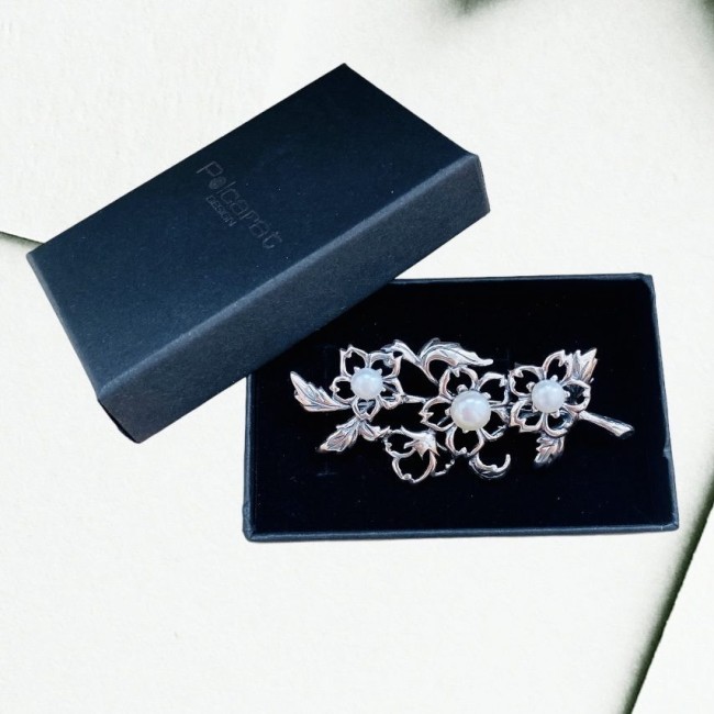 Silver brooch with pearls B 4005 pearl Polcarat Design