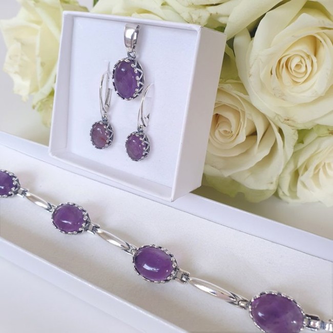 Silver pendant with amethyst. A beautiful stone for your collection!