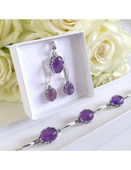 Silver pendant with amethyst. A beautiful stone for your collection!