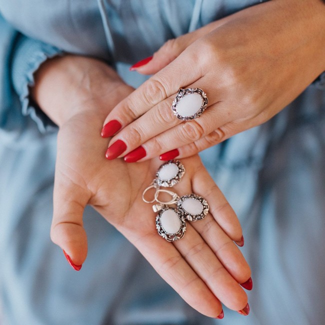 Silver ring with mother of pearl pk 2136 Polcarat Design.