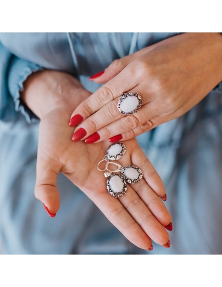 Silver ring with mother of pearl pk 2136 Polcarat Design. Silver ring with mother of pearl pk 2136 Polcarat Design.