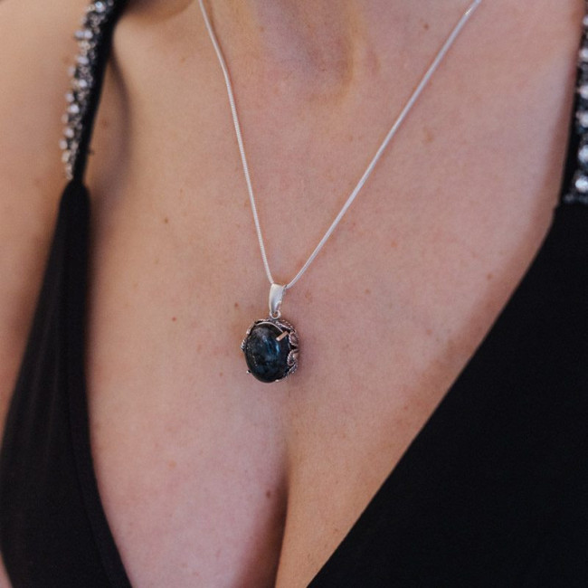 Silver pendant decorated with natural labradorite PK 2129 Polcarat Design