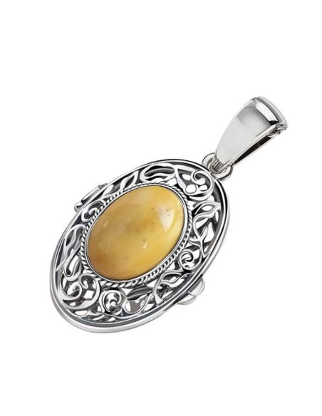 Silver pendant-box with amber W 1225