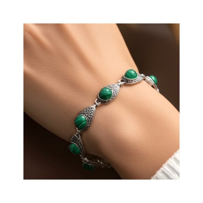 Beautiful and elegant bracelet with corals. Silver 925. Wide selection of jewelry with natural stones only at Polcarat D