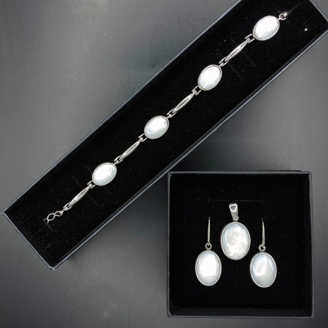 Silver earrings decorated with mother of pearl K 2136 Polcarat Design
