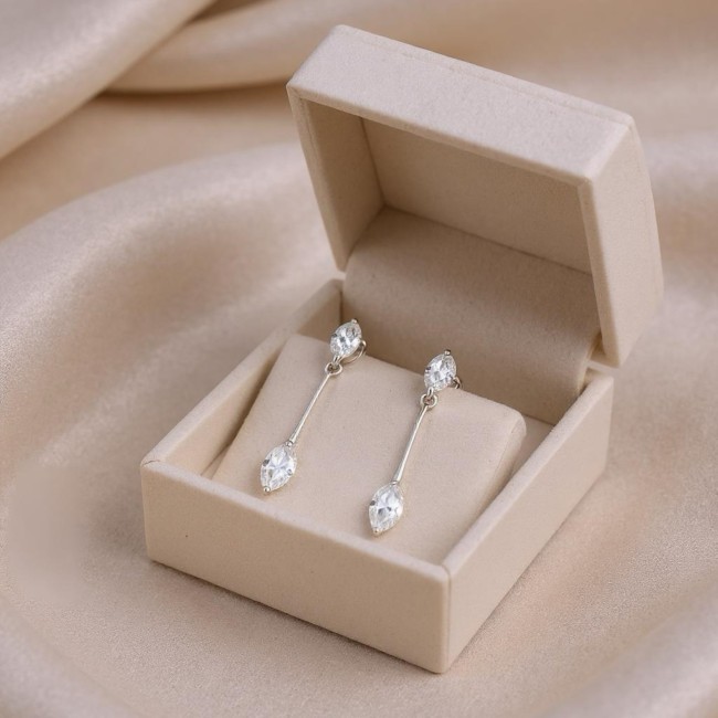 Silver earrings with K 1070 zircons