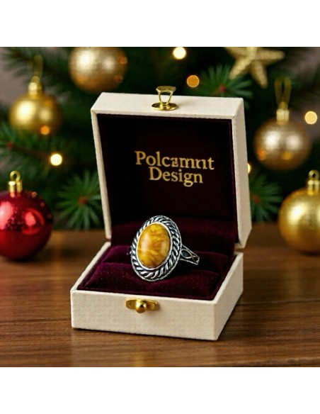 Srebrny pierścień z mlecznym bursztynem PK 1967|Polcaratdesign.pl Biżuteria