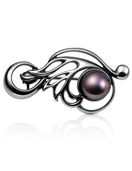 Detal czarnej perły z fioletowo-bordowymi refleksami w srebrnej oprawie