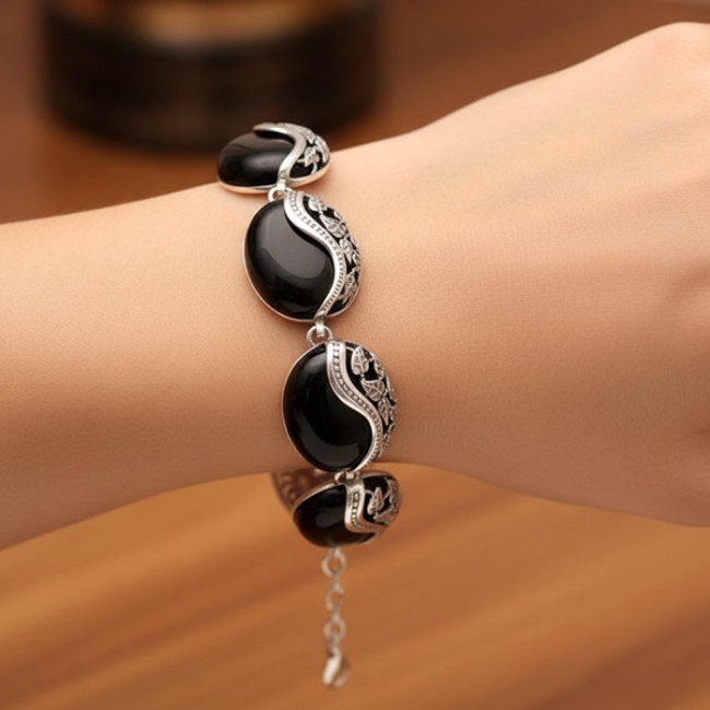 Sterling silver bracelet with onyx L 1716 | Polcarat Design