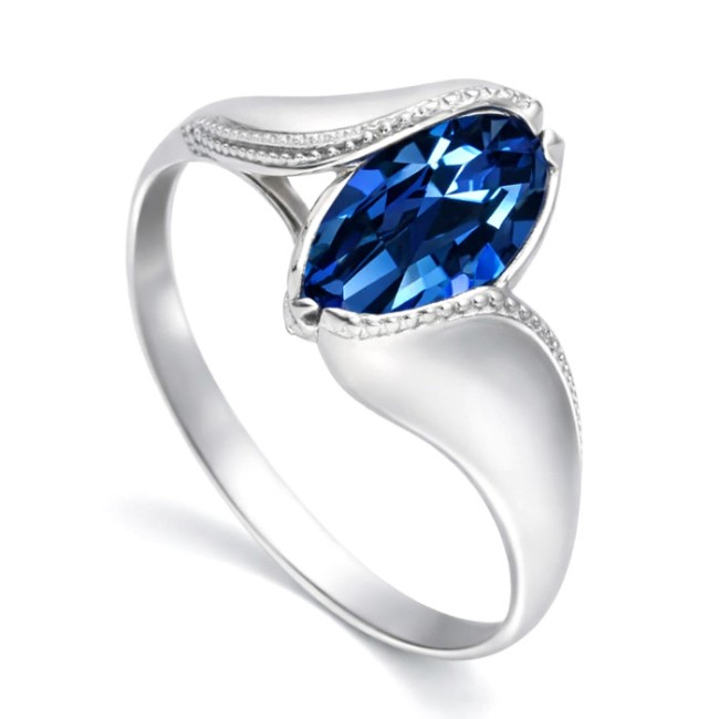 Pierścionek srebrny z niebieskim kryształem Swarovski pk 1902 montana