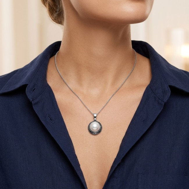 Srebrny wisiorek z perłą hodowlaną W-2164 | Elegancki dodatek do dekoltu|Polcaratdesign.pl Biżuteria