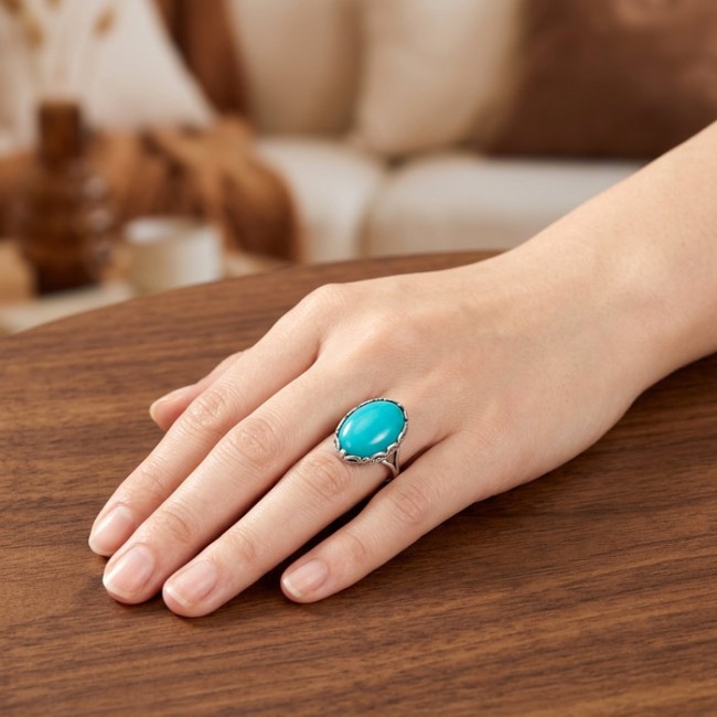 Pierścionek z chalcedonem na palcu — srebro 925, motyw 2,0 cm