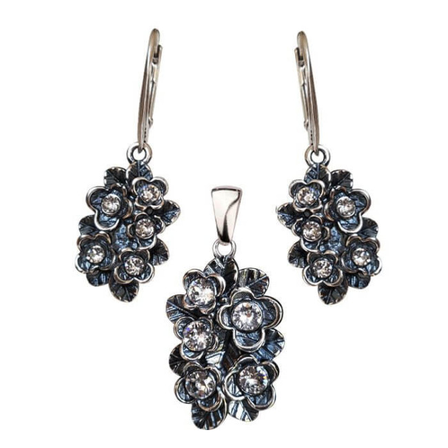 Srebrny oksydowany wisiorek W 2026|Polcaratdesign.pl Biżuteria