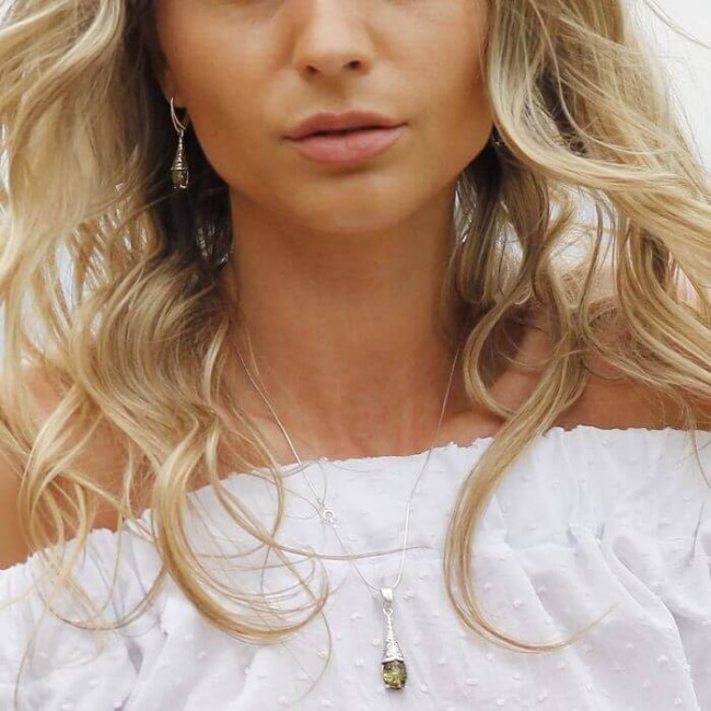 Srebrny pierścionek z zielonym bursztynem PK 1970 bursztyn|Polcaratdesign.pl Biżuteria