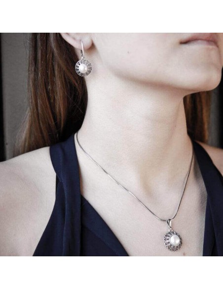 Silver oxidized pearl earrings K 1726