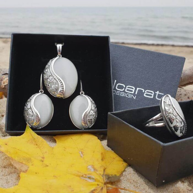 Silver oxidized pendant W 1716 Cat's eye