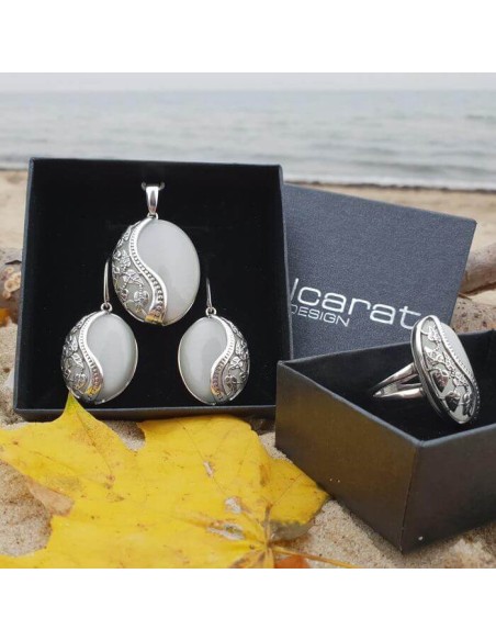 Silver oxidized pendant W 1716 Cat's eye