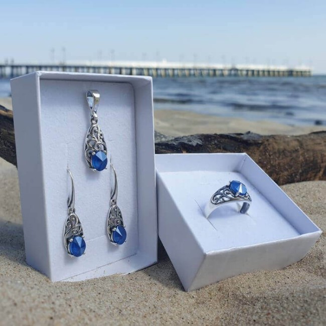 Oxidized silver earrings with K 2050 crystals