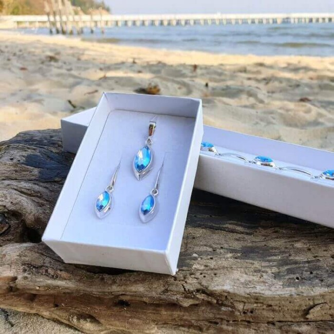 Swarovski K 2081 Silver Rod Crystal Earrings