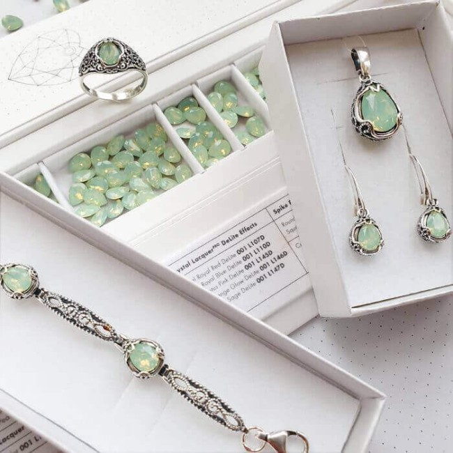 K 2084 Silver Crystal Earrings