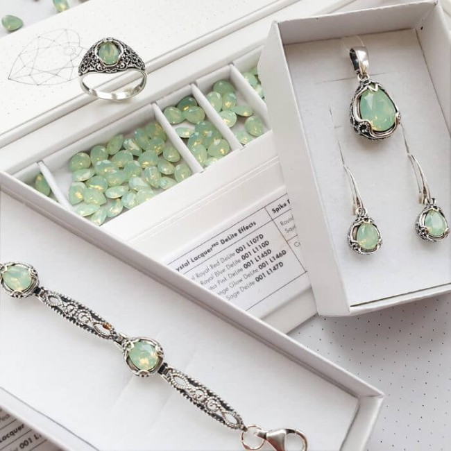 Silver oxidized bracelet with zircons L 2084