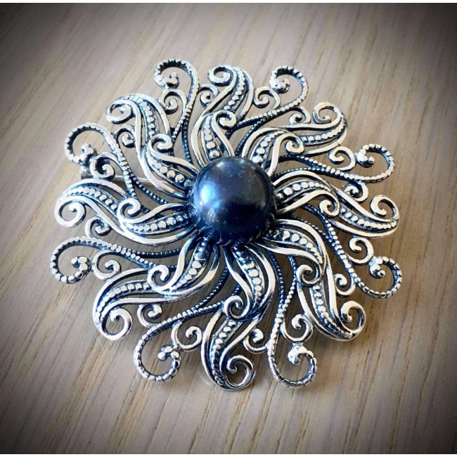 Broszka z granatową perłą B 171|Polcaratdesign.pl Biżuteria