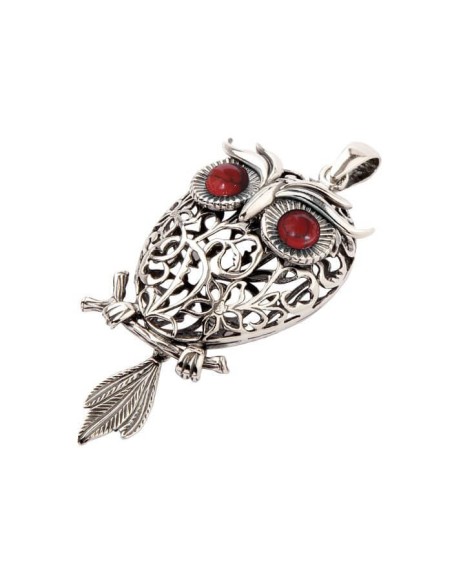 Wisiorek srebrny sowa zdobiony koralem w 1669