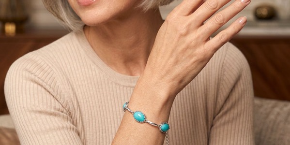 10 eleganckich prezentów na Wielkanoc dla niej – modnych i ponadczasowych - upominek wielkanocny